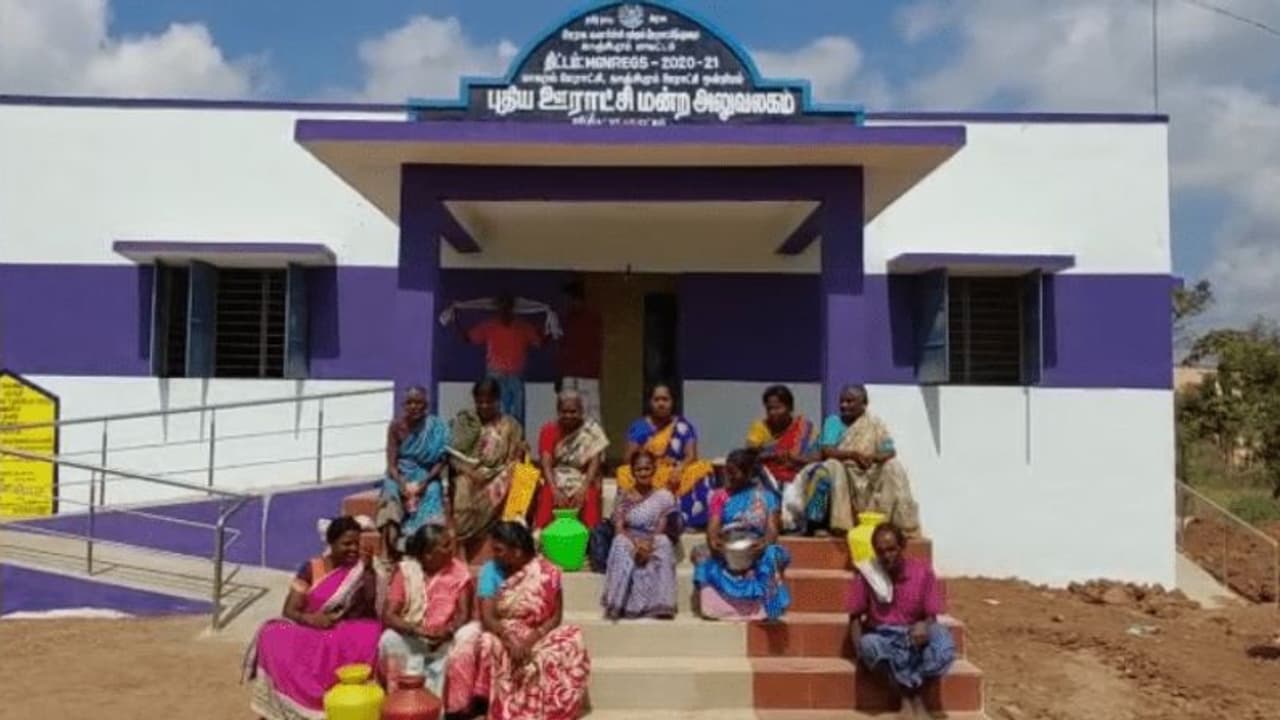 எனக்கு எதாவது ஆச்சுனா திமுக தான் காரணம்... பெண் ஊராட்சிமன்ற தலைவர் பரபரப்பு புகார்!! எனக்கு எதாவது ஆச்சுனா திமுக தான் காரணம்... பெண் ஊராட்சிமன்ற தலைவர் பரபரப்பு புகார்!!