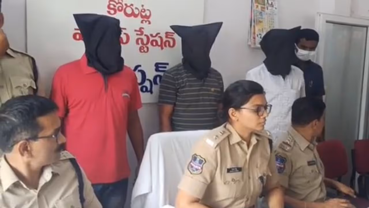 జనశక్తి గ్రూప్ కోసం యువకుల రిక్రూట్మెంట్.. పోలీసులకు చిక్కిన ముగ్గురు నక్సల్స్ జనశక్తి గ్రూప్ కోసం యువకుల రిక్రూట్మెంట్.. పోలీసులకు చిక్కిన ముగ్గురు నక్సల్స్