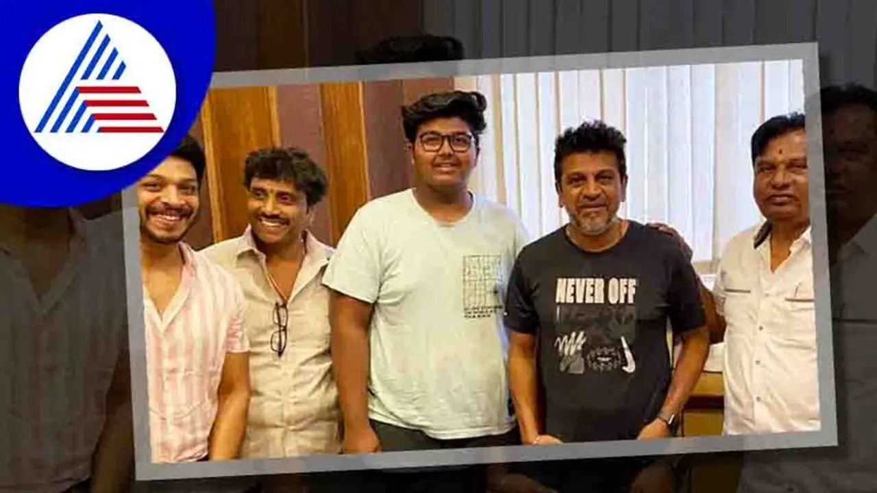 Shiva Rajkumar: ಕರುನಾಡ ಚಕ್ರವರ್ತಿಯ ಹೊಸ ಚಿತ್ರ ಘೋಸ್ಟ್: ಶ್ರೀನಿ ನಿರ್ದೇಶನ Shiva Rajkumar: ಕರುನಾಡ ಚಕ್ರವರ್ತಿಯ ಹೊಸ ಚಿತ್ರ ಘೋಸ್ಟ್: ಶ್ರೀನಿ ನಿರ್ದೇಶನ
