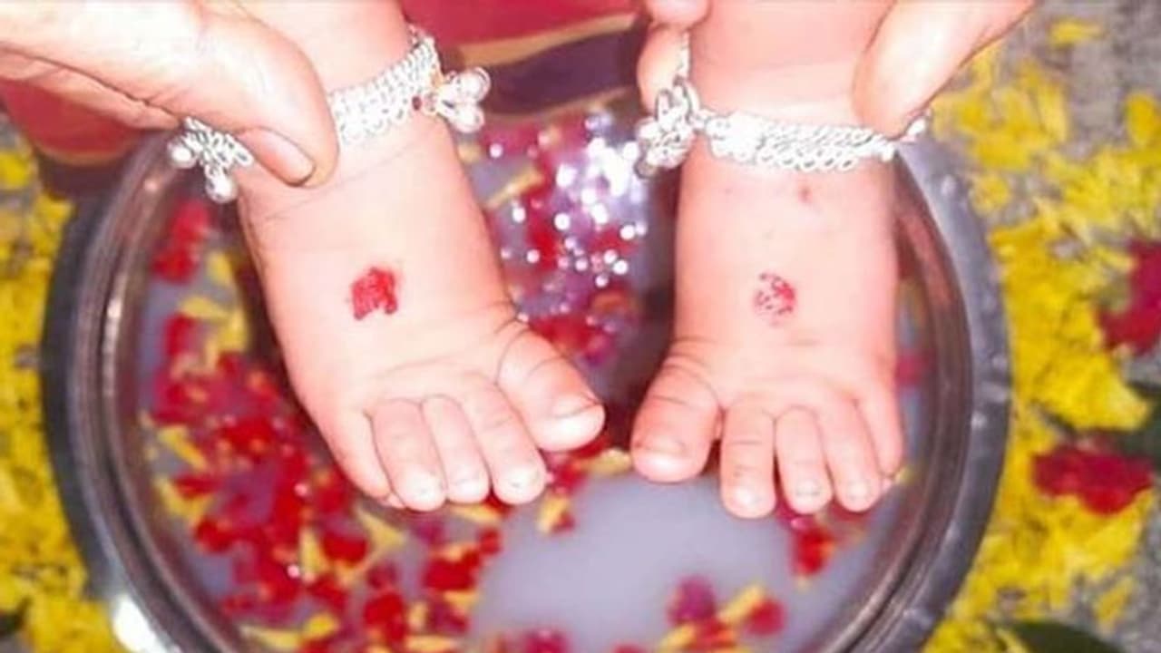 Chaitra Navratri 2022 Kanya Pujan Vidhi and Muhurat: अष्टमी और नवमी तिथि पर इस विधि से करें कन्या पूजा Chaitra Navratri 2022 Kanya Pujan Vidhi and Muhurat: अष्टमी और नवमी तिथि पर इस विधि से करें कन्या पूजा