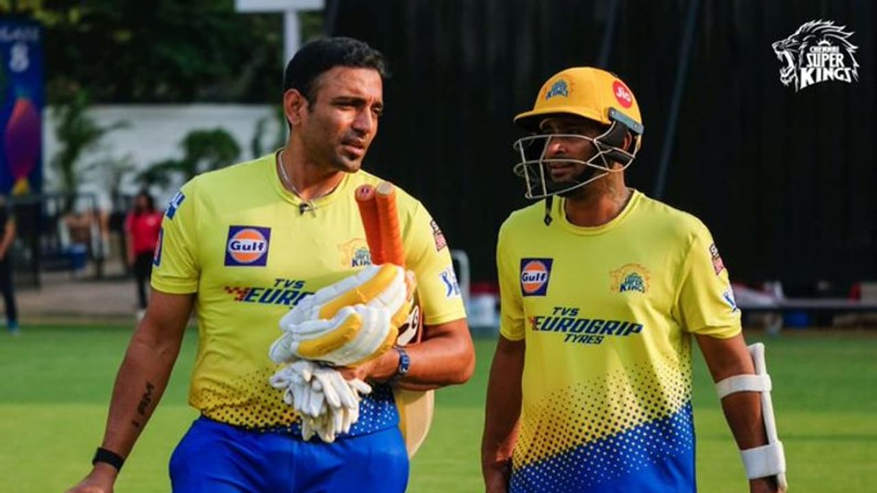 ഐപിഎല്ലില് ഇന്ന് ദക്ഷിണേന്ത്യന് പോര്; സൂപ്പര് താരമില്ലാതെ ആര്സിബി, ആദ്യജയത്തിന് ചെന്നൈ സാധ്യതാ ഇലവന് ഐപിഎല്ലില് ഇന്ന് ദക്ഷിണേന്ത്യന് പോര്; സൂപ്പര് താരമില്ലാതെ ആര്സിബി, ആദ്യജയത്തിന് ചെന്നൈ സാധ്യതാ ഇലവന്