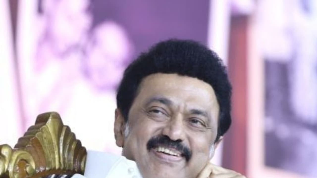 மனிதர்களை மனிதர்களாக்குவதும் கல்விதான்.. தமிழக முதல்வர் ஸ்டாலின் ஆசிரியர் தின வாழ்த்து..!