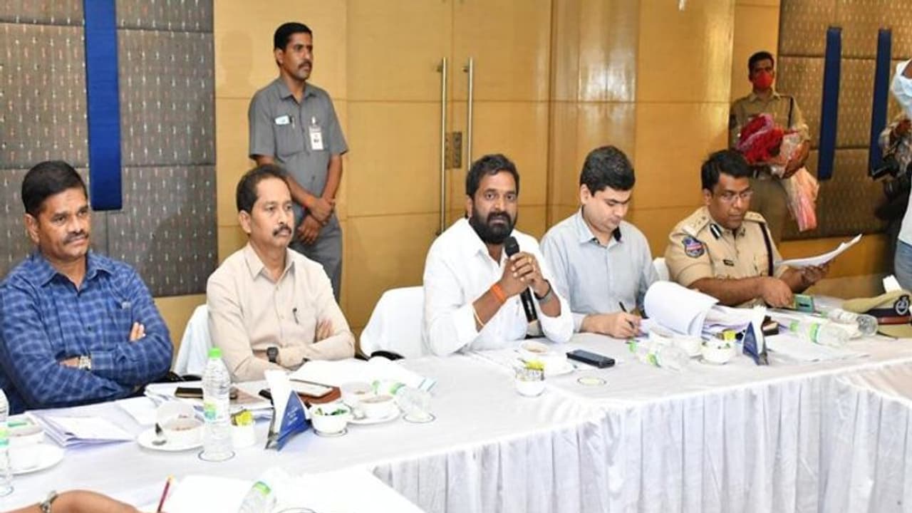 అవసరమైతే వారిని నగర బహిష్కరణ చేస్తాం: పబ్ యజమానులకు మంత్రి శ్రీనివాస్ గౌడ్ వార్నింగ్ అవసరమైతే వారిని నగర బహిష్కరణ చేస్తాం: పబ్ యజమానులకు మంత్రి శ్రీనివాస్ గౌడ్ వార్నింగ్