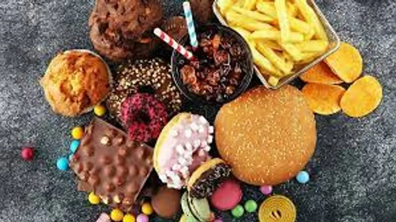 यात्रा कर रहे हैं तो भूलकर ना खाएं ये चीजें, टूरिस्ट प्लेस पर नहीं वॉशरूम में बीत जाएगा दिन यात्रा कर रहे हैं तो भूलकर ना खाएं ये चीजें, टूरिस्ट प्लेस पर नहीं वॉशरूम में बीत जाएगा दिन