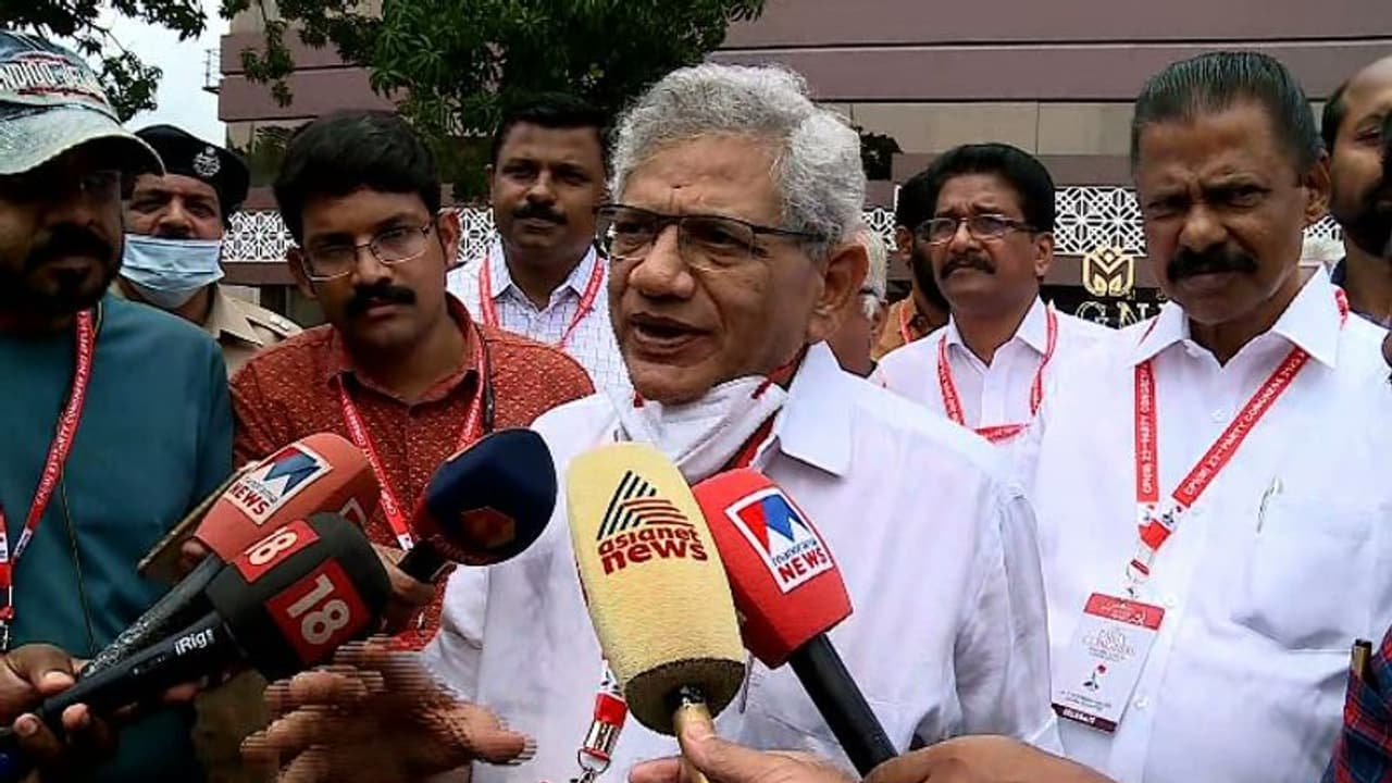 ഏക സിവിൽ കോഡ് ഭിന്നത ഉണ്ടാക്കാൻ, ഒരുമിച്ച് എതിർക്കുമ്പോൾ നിലപാട് പറയേണ്ടത് കോൺഗ്രസ്: സീതാറാം യെച്ചൂരി ഏക സിവിൽ കോഡ് ഭിന്നത ഉണ്ടാക്കാൻ, ഒരുമിച്ച് എതിർക്കുമ്പോൾ നിലപാട് പറയേണ്ടത് കോൺഗ്രസ്: സീതാറാം യെച്ചൂരി