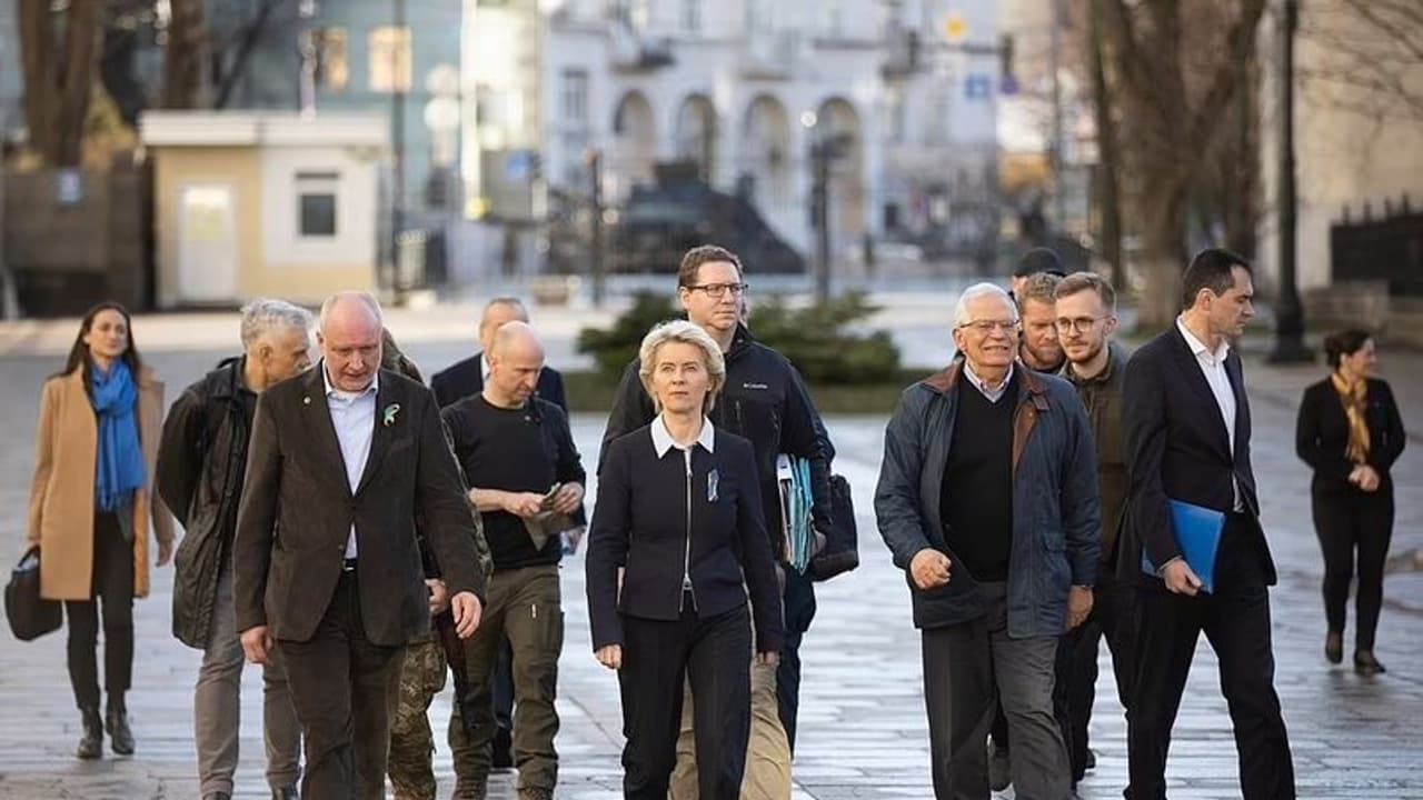 यूरोपीय आयोग की अध्यक्ष उर्सुला वॉन दो दिनी यात्रा पर पहुंची भारत, जानिए किन महत्वपूर्ण मुद्दों पर होगी चर्चा यूरोपीय आयोग की अध्यक्ष उर्सुला वॉन दो दिनी यात्रा पर पहुंची भारत, जानिए किन महत्वपूर्ण मुद्दों पर होगी चर्चा