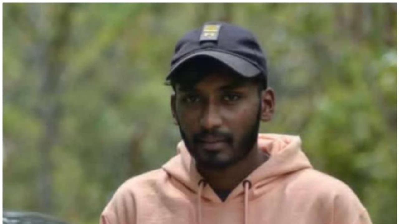 ബിരുദ സർട്ടിഫിക്കറ്റ് വാങ്ങി മടങ്ങവേ ബൈക്ക് അപകടം, യുവാവിന് ദാരുണാന്ത്യം ബിരുദ സർട്ടിഫിക്കറ്റ് വാങ്ങി മടങ്ങവേ ബൈക്ക് അപകടം, യുവാവിന് ദാരുണാന്ത്യം