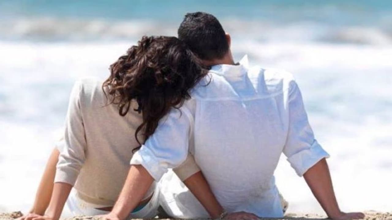 महाराष्ट्र का शॉकिंग मामलाः खूब चैटिंग और वीडियो कॉल, लेकिन हनीमून पर लड़की को लगा 440 वोल्ट का झटका महाराष्ट्र का शॉकिंग मामलाः खूब चैटिंग और वीडियो कॉल, लेकिन हनीमून पर लड़की को लगा 440 वोल्ट का झटका