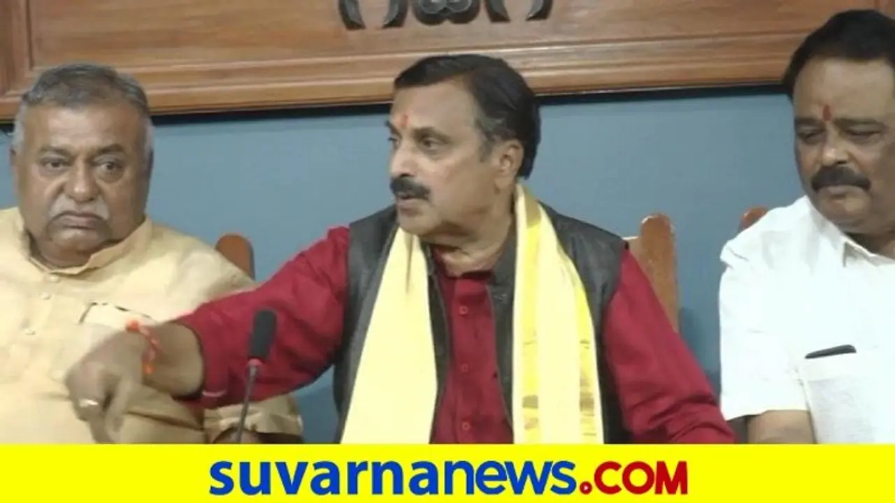 ಮುಸ್ಲಿಂ ಯುವಕರನ್ನು ಮನೆ ಹೊಕ್ಕು ಹೊಡೆಯಬೇಕು, ಮತ್ತೊಂದು ವಿವಾದದ ಕಿಡಿಹೊತ್ತಿಸಿದ ಬಿಜೆಪಿ MLC ಮುಸ್ಲಿಂ ಯುವಕರನ್ನು ಮನೆ ಹೊಕ್ಕು ಹೊಡೆಯಬೇಕು, ಮತ್ತೊಂದು ವಿವಾದದ ಕಿಡಿಹೊತ್ತಿಸಿದ ಬಿಜೆಪಿ MLC