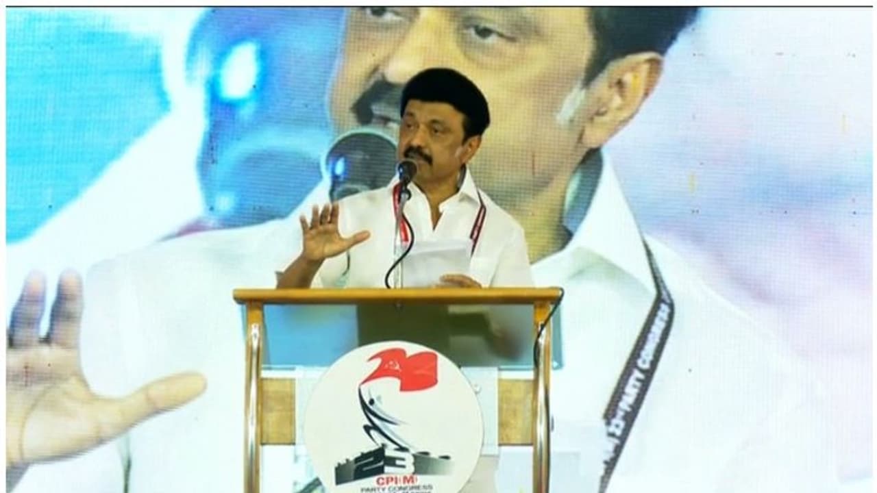 സീതാറാം യെച്ചൂരിയെ അഭിനന്ദിച്ച് തമിഴ്നാട് മുഖ്യമന്ത്രി എം.കെ.സ്റ്റാലിൻ സീതാറാം യെച്ചൂരിയെ അഭിനന്ദിച്ച് തമിഴ്നാട് മുഖ്യമന്ത്രി എം.കെ.സ്റ്റാലിൻ