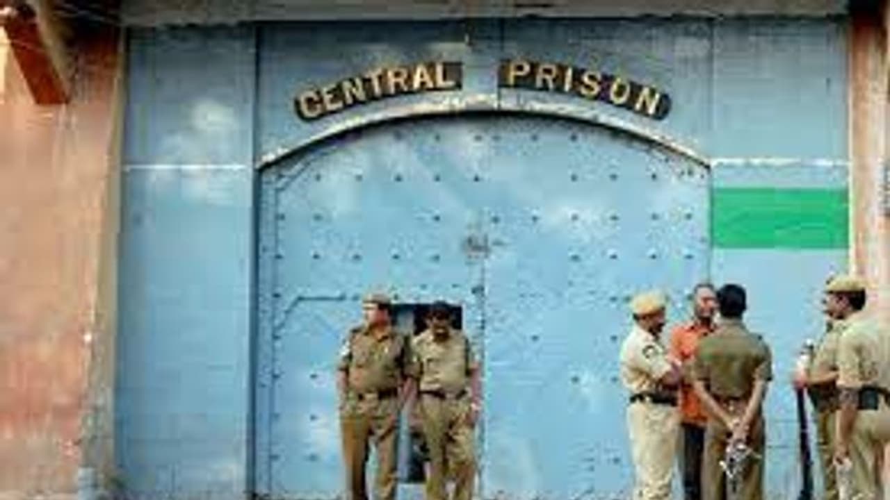 இனி சிறைகளில் காயத்ரி மந்திரம்.. கைதிகளை புனிதமாக்கும்.. அதிரடி உத்தரவு போட்ட பாஜக அரசு.. இனி சிறைகளில் காயத்ரி மந்திரம்.. கைதிகளை புனிதமாக்கும்.. அதிரடி உத்தரவு போட்ட பாஜக அரசு..