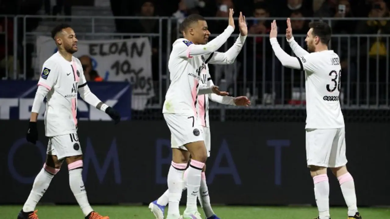 നെയ്മറിനും എംബാപ്പെയ്ക്കും ഹാട്രിക്, ട്രിപ്പിള് അസിസ്റ്റുമായി മെസി! ആറാടി പിഎസ്ജി; ലാലിഗയില് റയലിന് ജയം നെയ്മറിനും എംബാപ്പെയ്ക്കും ഹാട്രിക്, ട്രിപ്പിള് അസിസ്റ്റുമായി മെസി! ആറാടി പിഎസ്ജി; ലാലിഗയില് റയലിന് ജയം