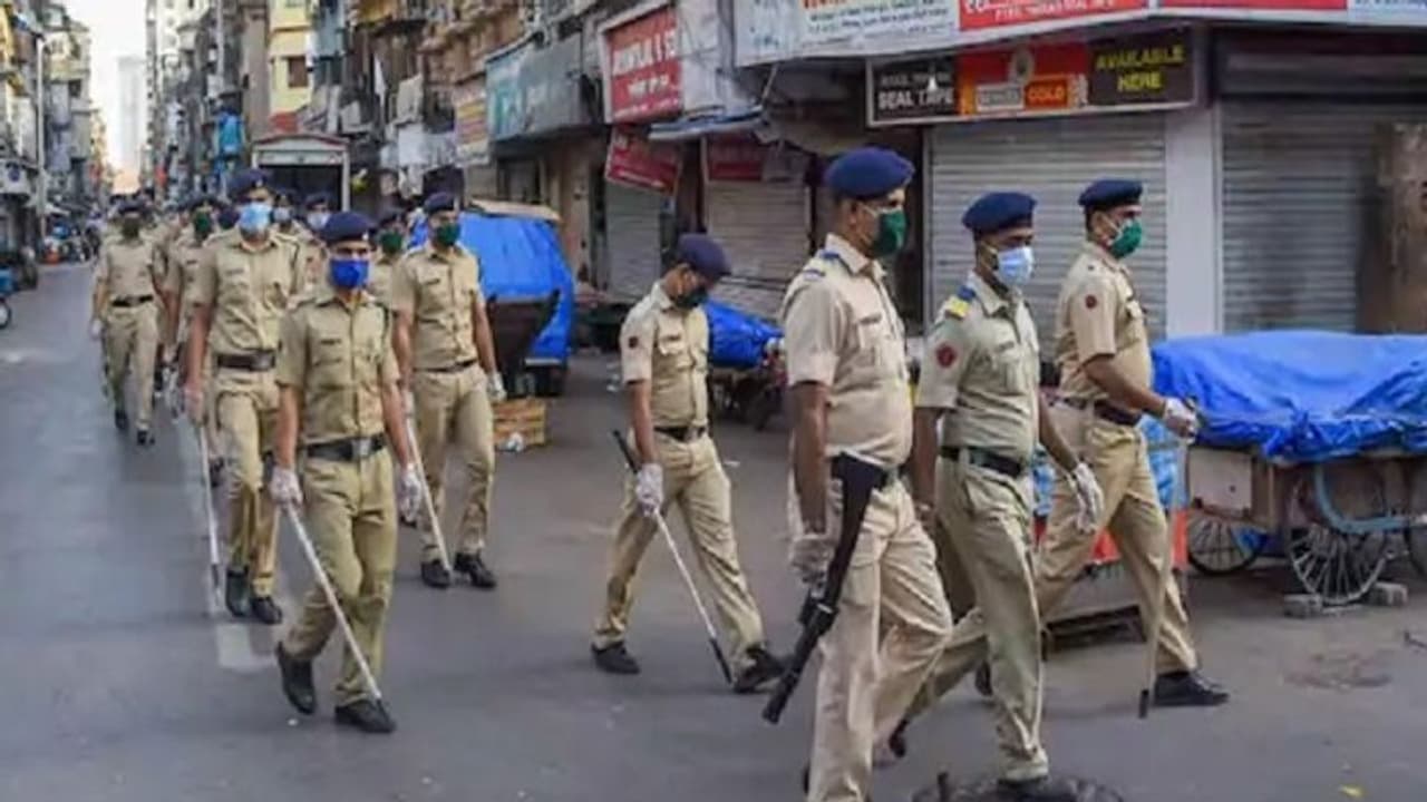 राजस्थान के लिए आज का दिन बहुत बड़ा: सड़क से छतों तक पुलिस तैनात, गहलोत सरकार से लेकर अफसरों की सांस अटकी राजस्थान के लिए आज का दिन बहुत बड़ा: सड़क से छतों तक पुलिस तैनात, गहलोत सरकार से लेकर अफसरों की सांस अटकी