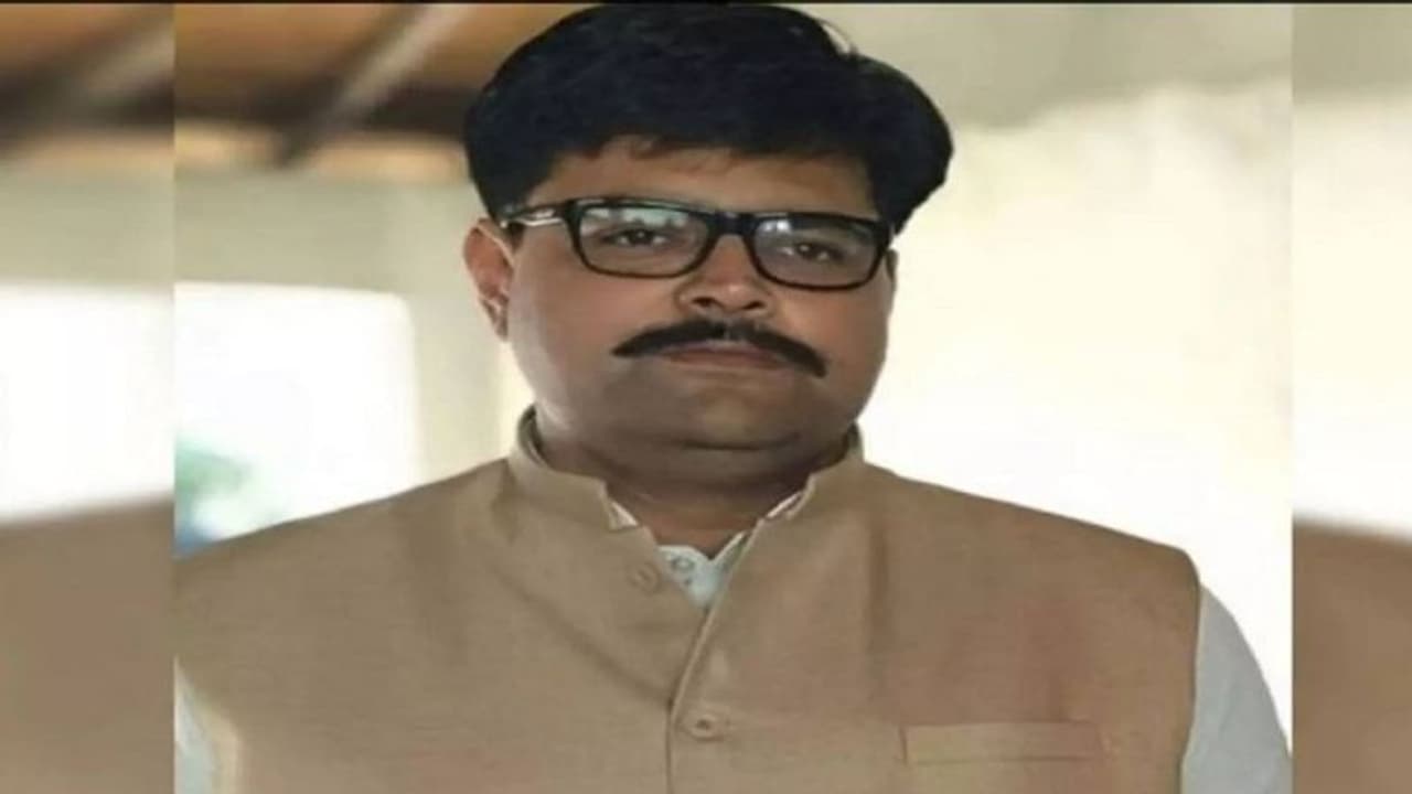 बाहुबली सपा विधायक समेत अन्य पर दर्ज हुआ केस, रेलवे के ठेके में 2 फीसदी मांगी रंगदारी