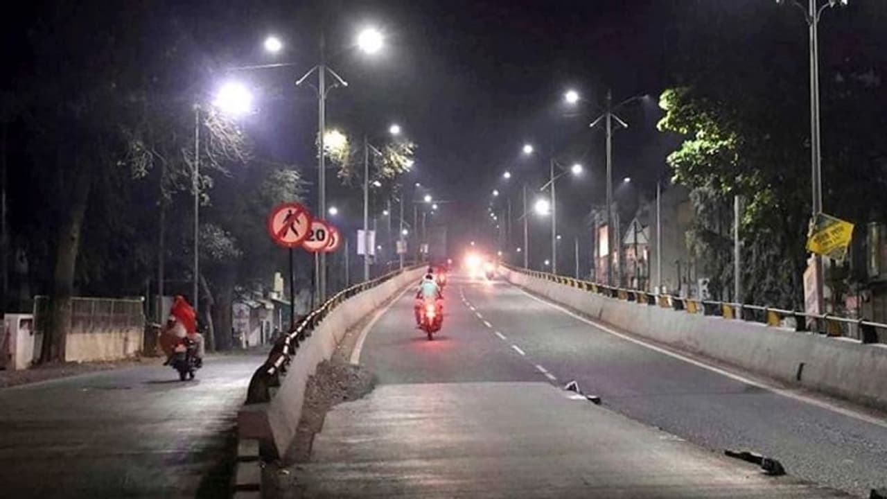 लखनऊ में 10 मई तक धारा 144 लागू, शूटिंग और फोटोग्राफी पर भी लगा बैन लखनऊ में 10 मई तक धारा 144 लागू, शूटिंग और फोटोग्राफी पर भी लगा बैन