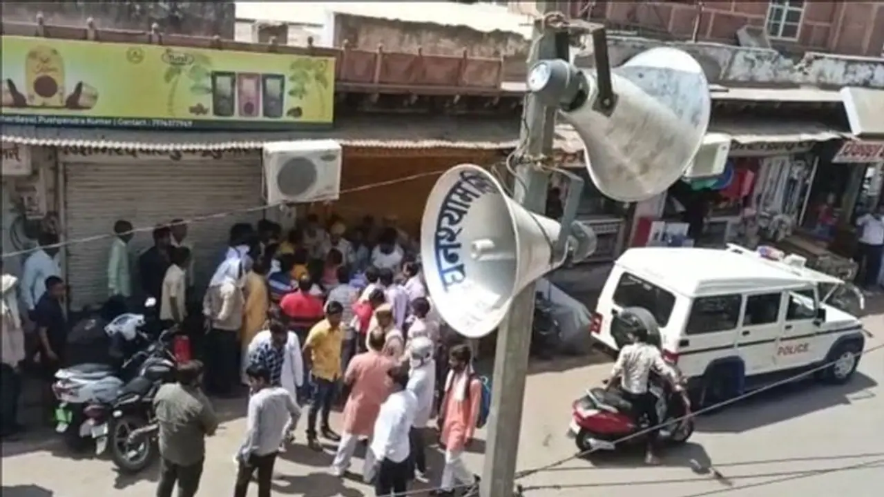 ಮಸೀದಿಯ 100 ಮೀಟರ್ ಒಳಗೆ ಧ್ವನಿವರ್ಧಕದಲ್ಲಿ ಹನುಮಾನ್ ಚಾಲೀಸಾ ಪಠಿಸುವಂತಿಲ್ಲ ಮಸೀದಿಯ 100 ಮೀಟರ್ ಒಳಗೆ ಧ್ವನಿವರ್ಧಕದಲ್ಲಿ ಹನುಮಾನ್ ಚಾಲೀಸಾ ಪಠಿಸುವಂತಿಲ್ಲ