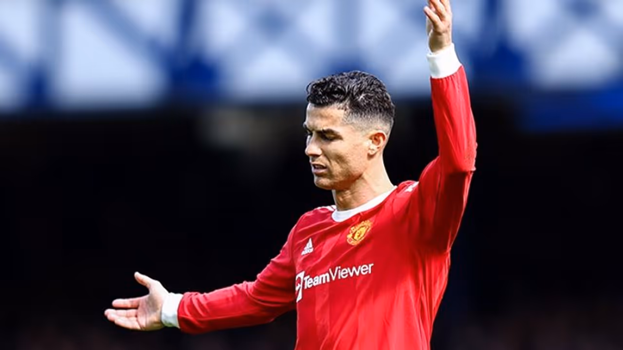Police investigate Ronaldo's phone smashing incident after United's loss to Everton