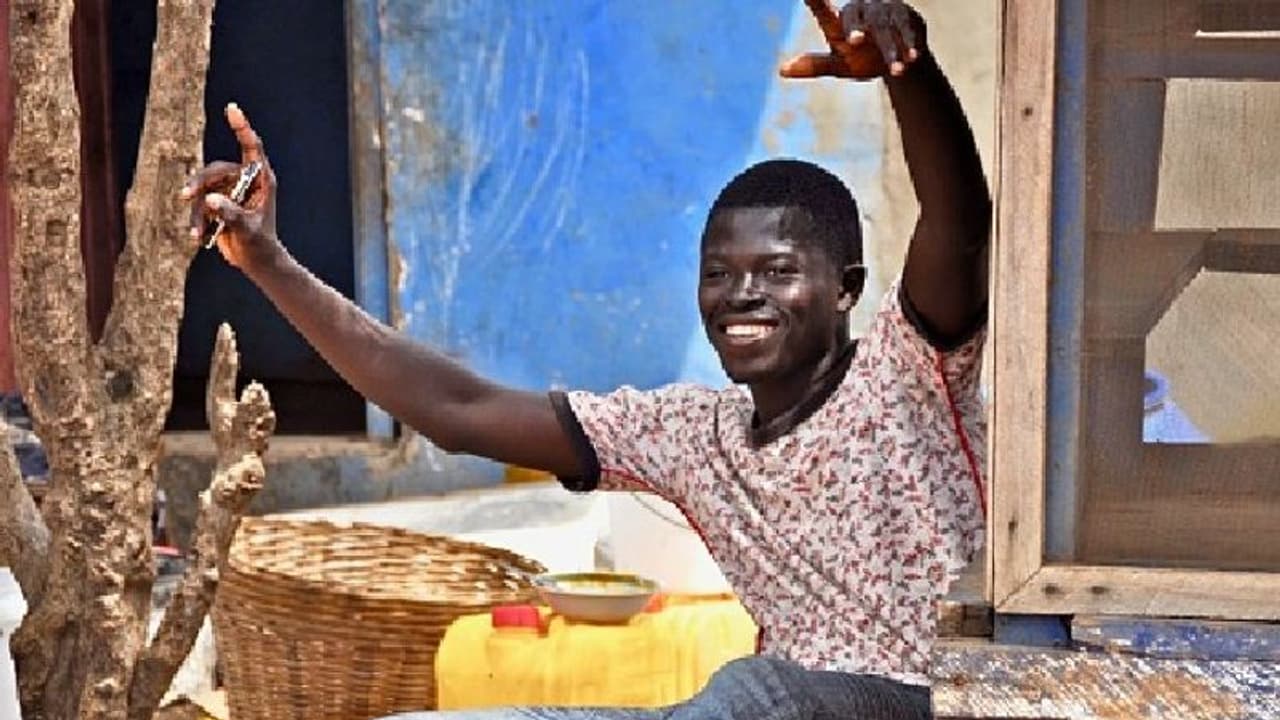 শেষ যাত্রায় চলছে কফিন কাঁধে নাচ, ১.০৪ মিলিয়ান দামে বিক্রি হল ঘানার এই ডান্সিং কফিন মিম শেষ যাত্রায় চলছে কফিন কাঁধে নাচ, ১.০৪ মিলিয়ান দামে বিক্রি হল ঘানার এই ডান্সিং কফিন মিম