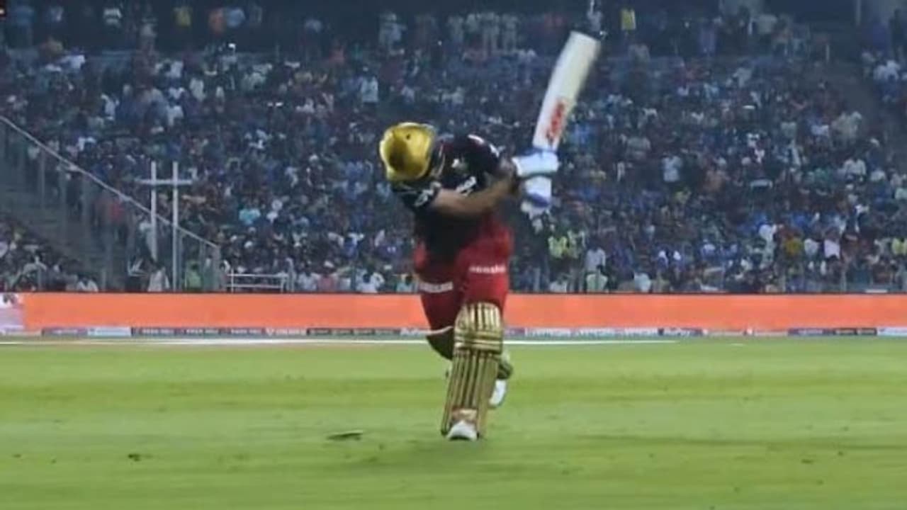 ஃபார்ம் இன்றி தவிக்கும் விராட் கோலிக்கு யுவராஜ் சிங்கின் செம அட்வைஸ் ஃபார்ம் இன்றி தவிக்கும் விராட் கோலிக்கு யுவராஜ் சிங்கின் செம அட்வைஸ்