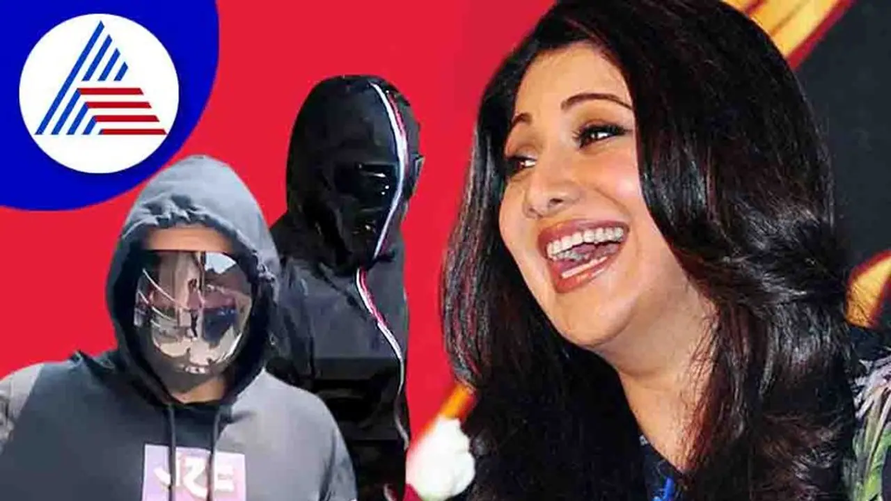 ಮುಖ ಮುಚ್ಚಿಕೊಂಡು ಓಡಾಡುತ್ತಿರುವ ರಾಜ್ ಕುಂದ್ರ; ನೆಟ್ಟಿಗರಿಂದ ಟ್ರೋಲ್ ಮುಖ ಮುಚ್ಚಿಕೊಂಡು ಓಡಾಡುತ್ತಿರುವ ರಾಜ್ ಕುಂದ್ರ; ನೆಟ್ಟಿಗರಿಂದ ಟ್ರೋಲ್