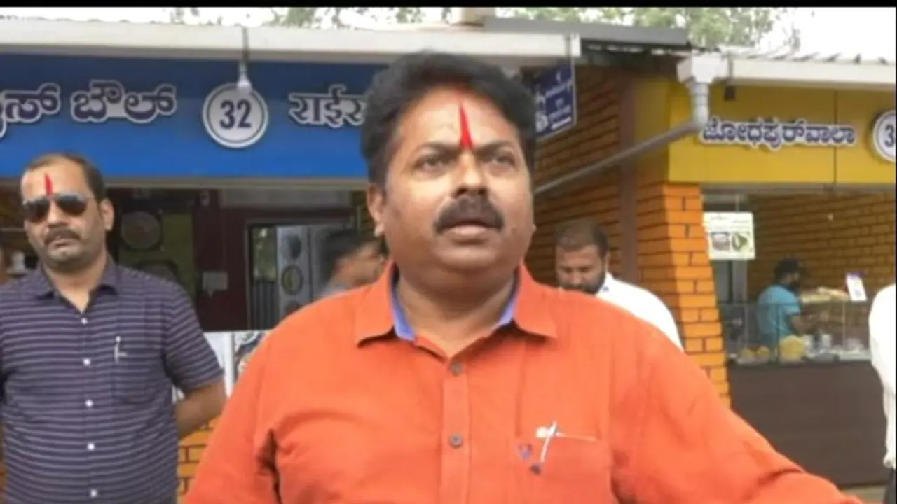 ಬೆಳಗಾವಿಗೆ ಗುಜರಿ ಬಸ್ಗಳೇ ಗತಿ: ಅಭಯ ಪಾಟೀಲ ಬೆಳಗಾವಿಗೆ ಗುಜರಿ ಬಸ್ಗಳೇ ಗತಿ: ಅಭಯ ಪಾಟೀಲ