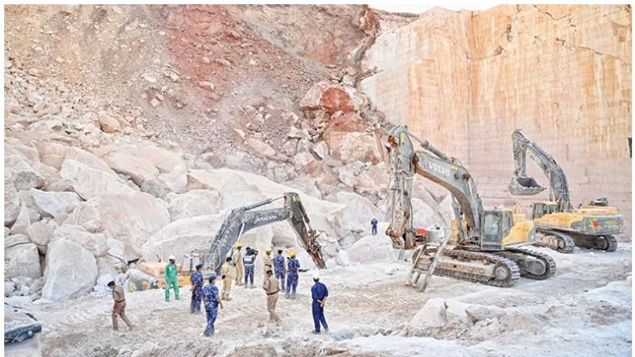 ഒമാനില് മാര്ബിള് ക്വാറി അപകടത്തില് മരിച്ച 14 പ്രവാസികളുടെ മൃതദേഹം നാട്ടിലേക്ക് അയക്കും ഒമാനില് മാര്ബിള് ക്വാറി അപകടത്തില് മരിച്ച 14 പ്രവാസികളുടെ മൃതദേഹം നാട്ടിലേക്ക് അയക്കും