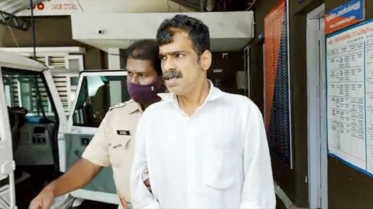 സംശയരോഗത്തെ തുടര്ന്ന് ഭാര്യയെ വെട്ടി; ഭര്ത്താവ് അറസ്റ്റില് സംശയരോഗത്തെ തുടര്ന്ന് ഭാര്യയെ വെട്ടി; ഭര്ത്താവ് അറസ്റ്റില്