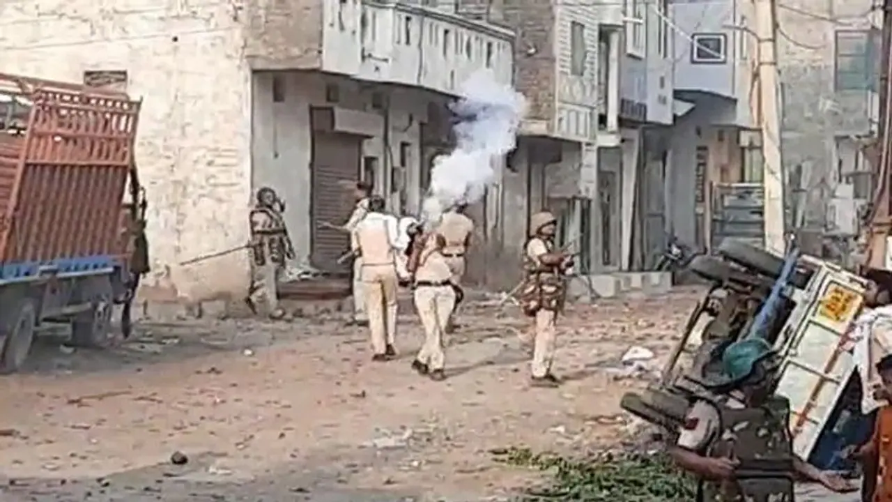 রাম নবমীর উৎসব ঘিরে উত্তপ্ত দেশ, বাংলা সহ বেশ কয়েকটা রাজ্যে সাম্প্রদায়িক অশান্তি রাম নবমীর উৎসব ঘিরে উত্তপ্ত দেশ, বাংলা সহ বেশ কয়েকটা রাজ্যে সাম্প্রদায়িক অশান্তি