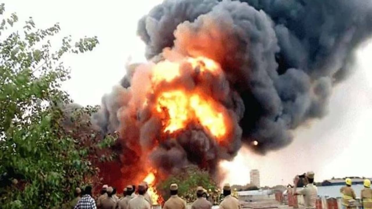 ಗುಜರಾತ್ನ ಭರೂಚ್ನಲ್ಲಿ ದುರಂತ, ಕೆಮಿಕಲ್ ಫ್ಯಾಕ್ಟರಿಯಲ್ಲಿ ಸ್ಪೋಟ, 6 ಕಾರ್ಮಿಕರು ಸಾವು! ಗುಜರಾತ್ನ ಭರೂಚ್ನಲ್ಲಿ ದುರಂತ, ಕೆಮಿಕಲ್ ಫ್ಯಾಕ್ಟರಿಯಲ್ಲಿ ಸ್ಪೋಟ, 6 ಕಾರ್ಮಿಕರು ಸಾವು!