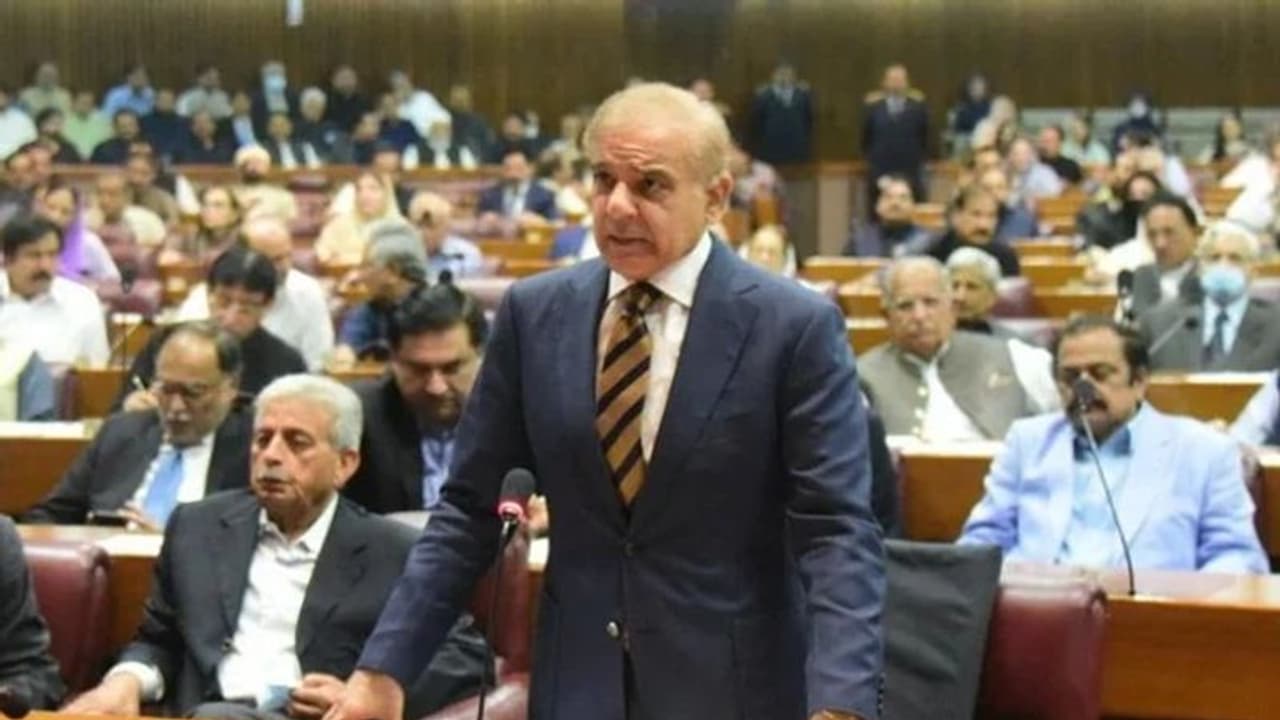 ईद के बाद पाकिस्तान लौट सकते हैं नवाज शरीफ, कितने महीने चल पाएगी गठबंधन सरकार, इसे लेकर अभी से आशंकाएं ईद के बाद पाकिस्तान लौट सकते हैं नवाज शरीफ, कितने महीने चल पाएगी गठबंधन सरकार, इसे लेकर अभी से आशंकाएं