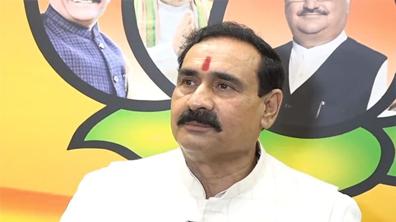 जिस घर से पत्थर आए उसे पत्थरों का ढेर बना देंगे, रामनवमी के जुलूस पर पथराव करने वालों को गृह मंत्री की चेतावनी जिस घर से पत्थर आए उसे पत्थरों का ढेर बना देंगे, रामनवमी के जुलूस पर पथराव करने वालों को गृह मंत्री की चेतावनी