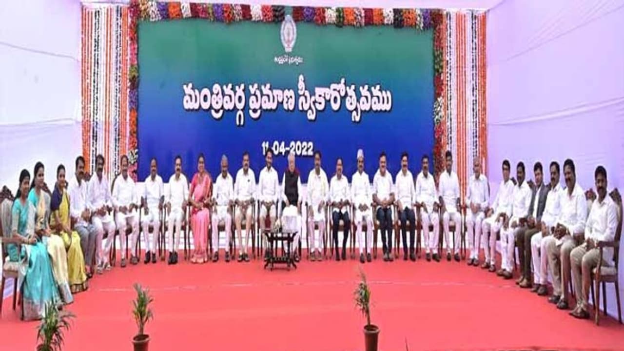 జిల్లాలకు ఇన్‌ఛార్జ్ మంత్రుల నియామకం: గుడివాడకు ప్రాధాన్యత, రెండు జిల్లాల బాధ్యతలు ఆయనకే