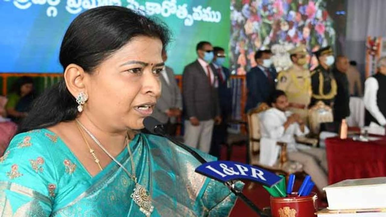AP Cabinet: ఐదుగురు డిప్యూటీ సీఎంలు.. తానేటి వనితకు హోం శాఖ.. మంత్రుల శాఖలివే.. AP Cabinet: ఐదుగురు డిప్యూటీ సీఎంలు.. తానేటి వనితకు హోం శాఖ.. మంత్రుల శాఖలివే..
