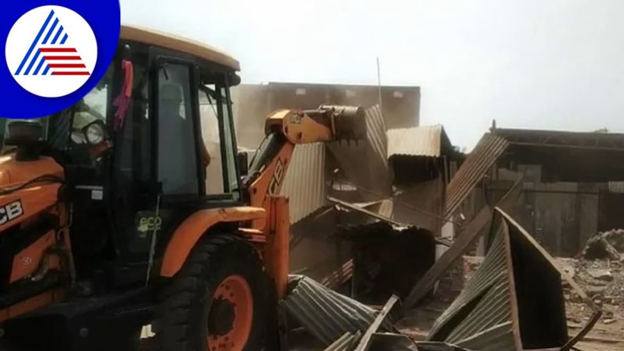 ರಾಮನವಮಿ ಮೆರವಣಿಗೆಯ ಮೇಲೆ ಕಲ್ಲು ತೂರಾಟ, ಆರೋಪಿಗಳಿಗೆ ಬುಲ್ಡೋಜರ್ ಡ್ರಿಲ್!