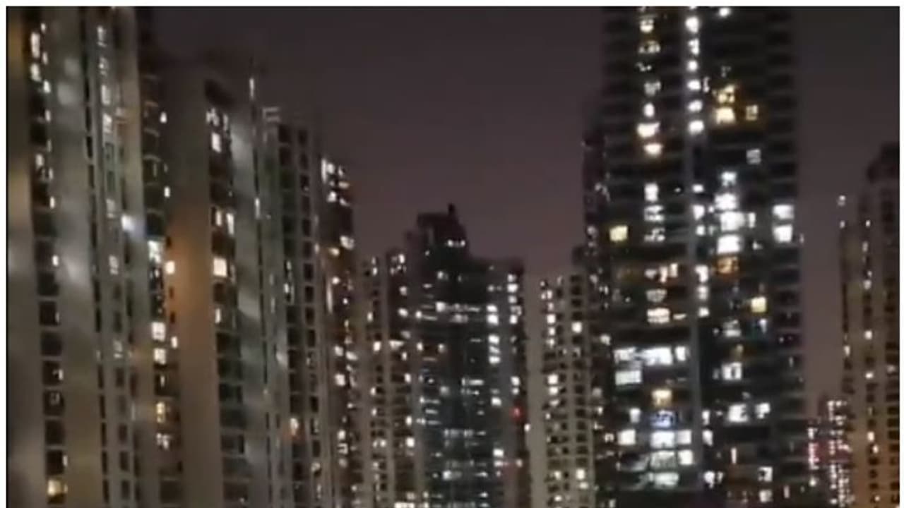 చైనా సిటీ షాంఘైలో కఠిన లాక్‌డౌన్.. అపార్ట్‌మెంట్‌ల నుంచి ఫ్రస్ట్రేషన్‌తో ప్రజల కేకలు.. షాకింగ్ వీడియో ఇదే