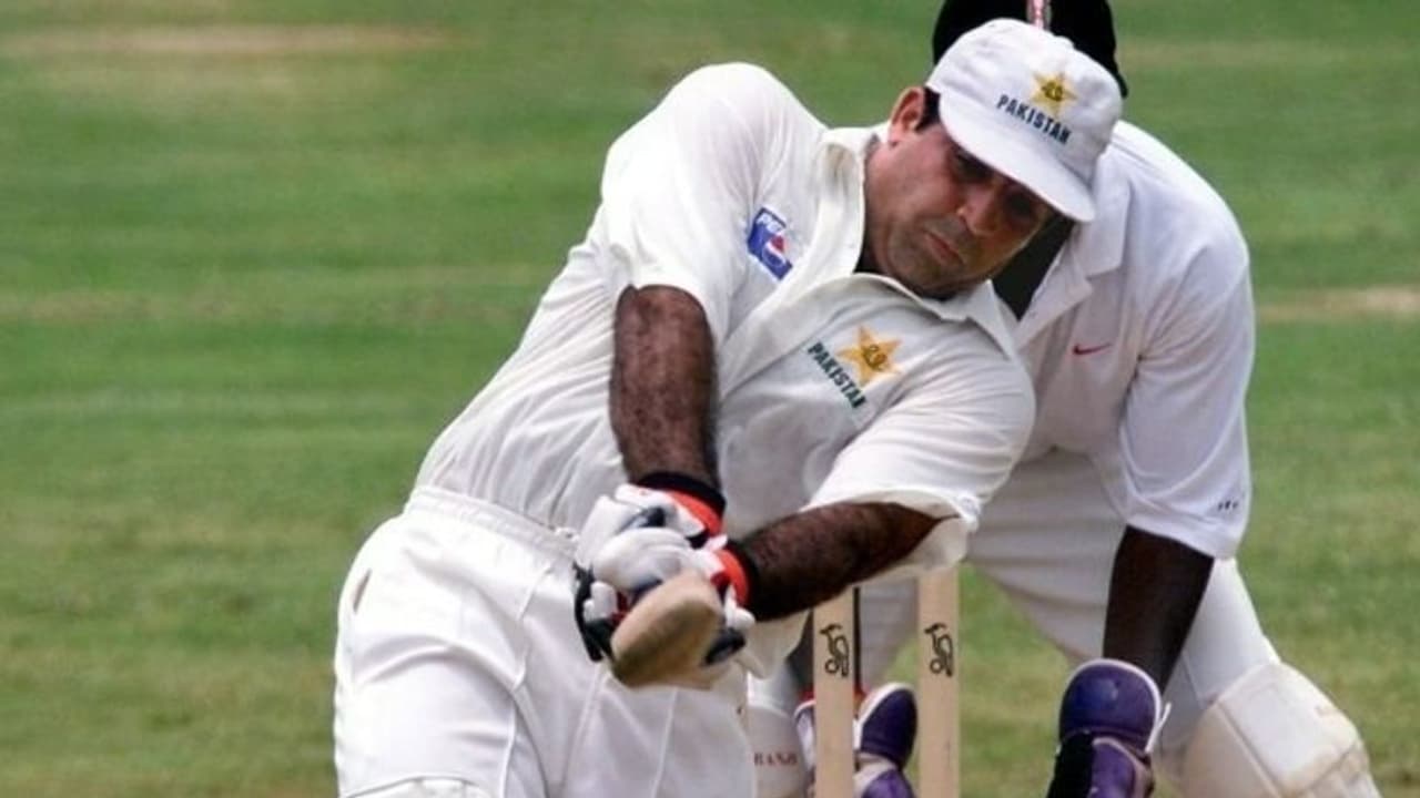 క్రీడా ప్రపంచంలో విషాదం... పాక్ మాజీ క్రికెటర్ మహ్మద్ హుస్సేన్ అకాల మరణం...