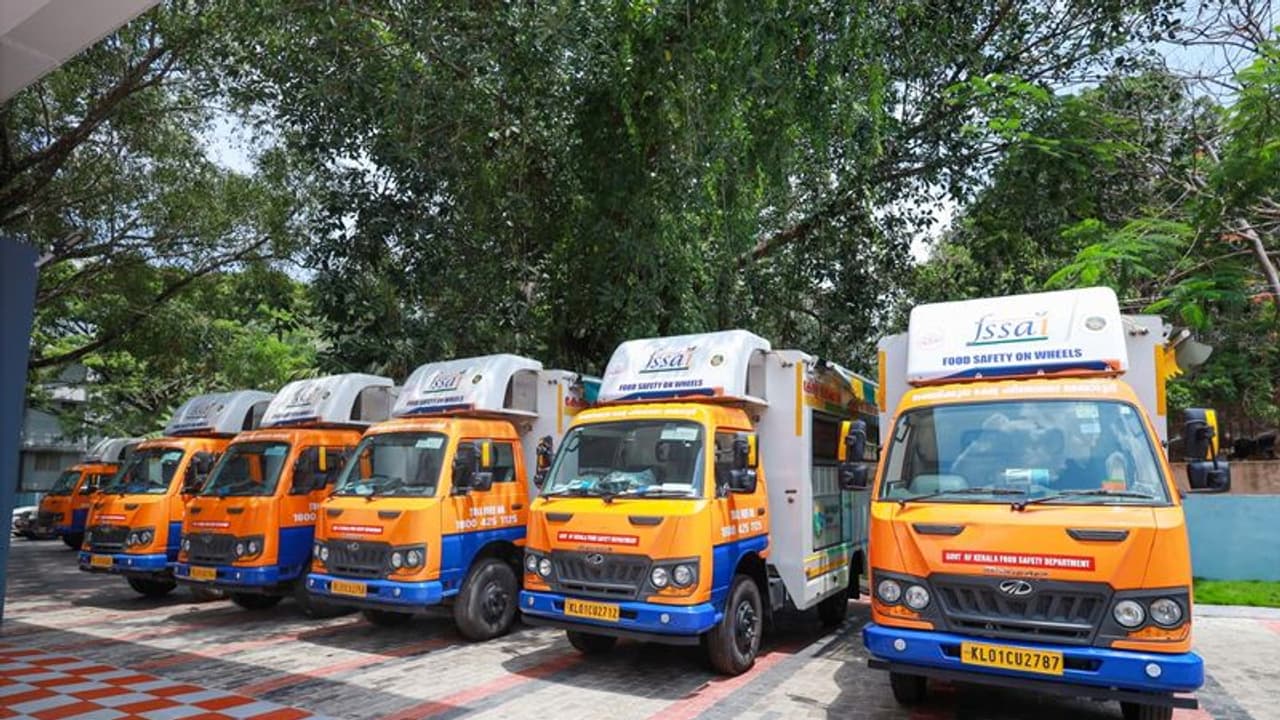 ആറ് സഞ്ചരിക്കുന്ന ഭക്ഷ്യപരിശോധനാ ലാബുകൾ കൂടി; എല്ലാ ജില്ലകളിലും ലാബുകളുള്ള ആദ്യ സംസ്ഥാനം ആറ് സഞ്ചരിക്കുന്ന ഭക്ഷ്യപരിശോധനാ ലാബുകൾ കൂടി; എല്ലാ ജില്ലകളിലും ലാബുകളുള്ള ആദ്യ സംസ്ഥാനം