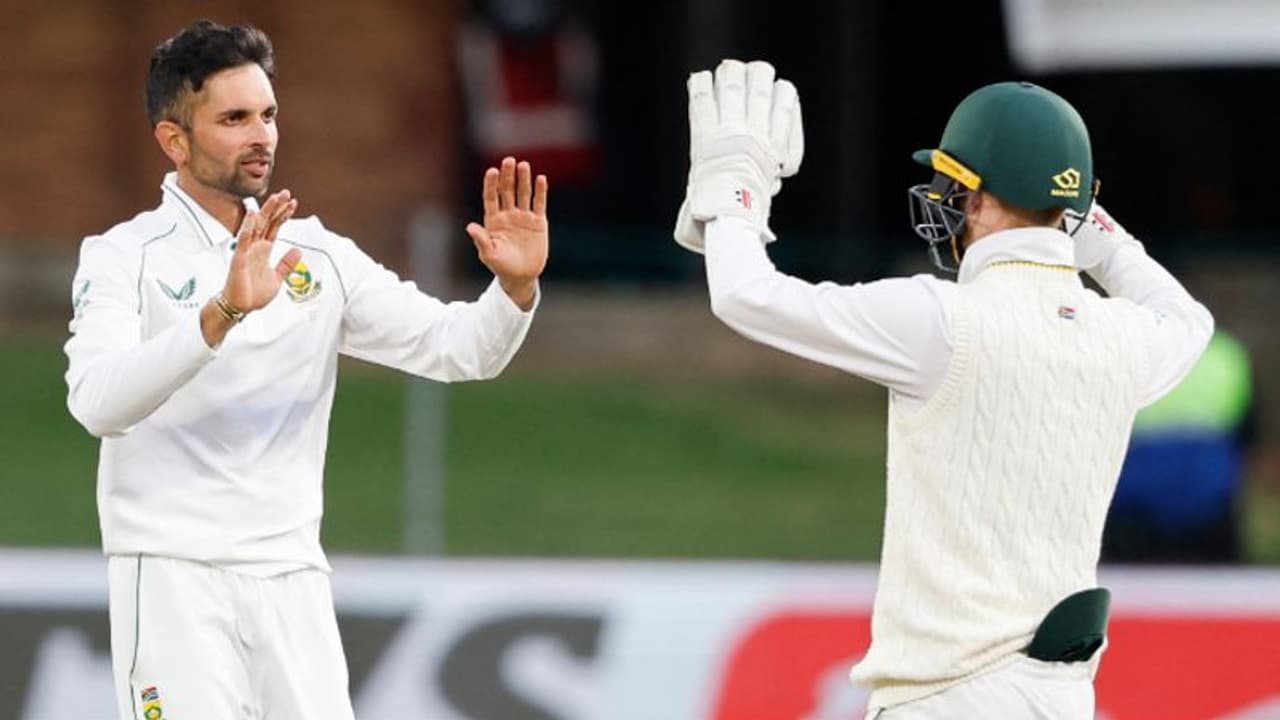 Keshav Maharaj: అదే సీడీ.. రిపీట్ మోడ్.. మళ్లీ ఏడేసిన మహారాజ్.. బంగ్లాకు ఘోర పరాజయం Keshav Maharaj: అదే సీడీ.. రిపీట్ మోడ్.. మళ్లీ ఏడేసిన మహారాజ్.. బంగ్లాకు ఘోర పరాజయం