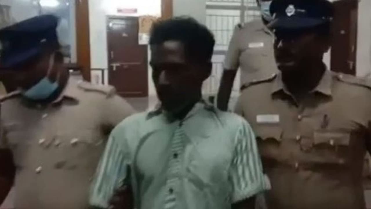 உல்லாசமாக வாழ மினிஸ்டர் உறவினர் வீட்டில் இறங்கிய கொள்ளையன்.. போலீசை கதி கலங்க வைத்த ஆட்டோ ஓட்டுநர். உல்லாசமாக வாழ மினிஸ்டர் உறவினர் வீட்டில் இறங்கிய கொள்ளையன்.. போலீசை கதி கலங்க வைத்த ஆட்டோ ஓட்டுநர்.