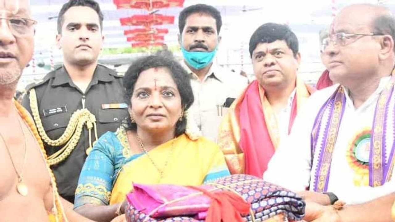 రాజకీయాలు చేయడం లేదు, నన్ను ట్రోల్ చేశారు: తెలంగాణ గవర్నర్ తమిళిసై రాజకీయాలు చేయడం లేదు, నన్ను ట్రోల్ చేశారు: తెలంగాణ గవర్నర్ తమిళిసై