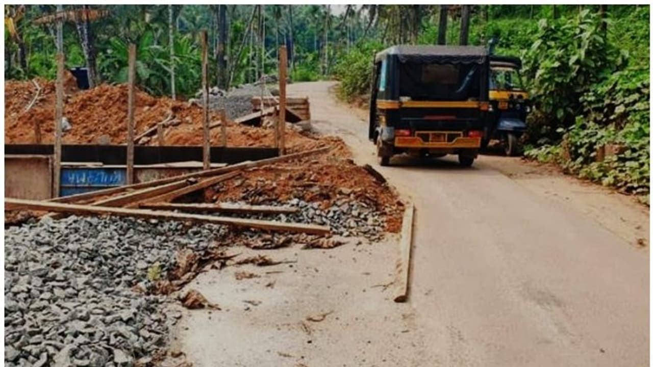പറഞ്ഞ സമയത്തിനുള്ളിൽ റോഡ് നിർമാണം പൂർത്തിയാക്കിയില്ല, കരാറുകാരനെ പുറത്താക്കി പറഞ്ഞ സമയത്തിനുള്ളിൽ റോഡ് നിർമാണം പൂർത്തിയാക്കിയില്ല, കരാറുകാരനെ പുറത്താക്കി
