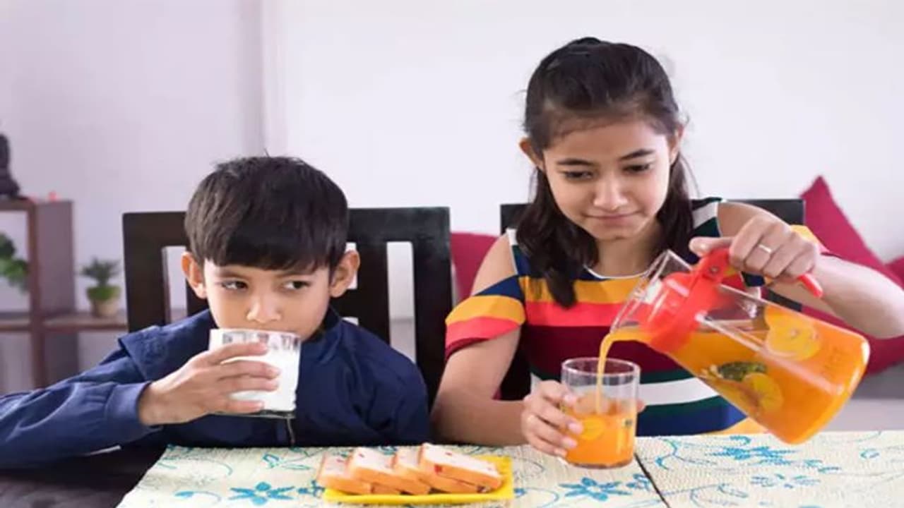 তাতাপোড়া গরমে শিশুকে স্কুলে দিন এই টিফিন, মিলবে তাপের হাত থেকে রেহাই তাতাপোড়া গরমে শিশুকে স্কুলে দিন এই টিফিন, মিলবে তাপের হাত থেকে রেহাই