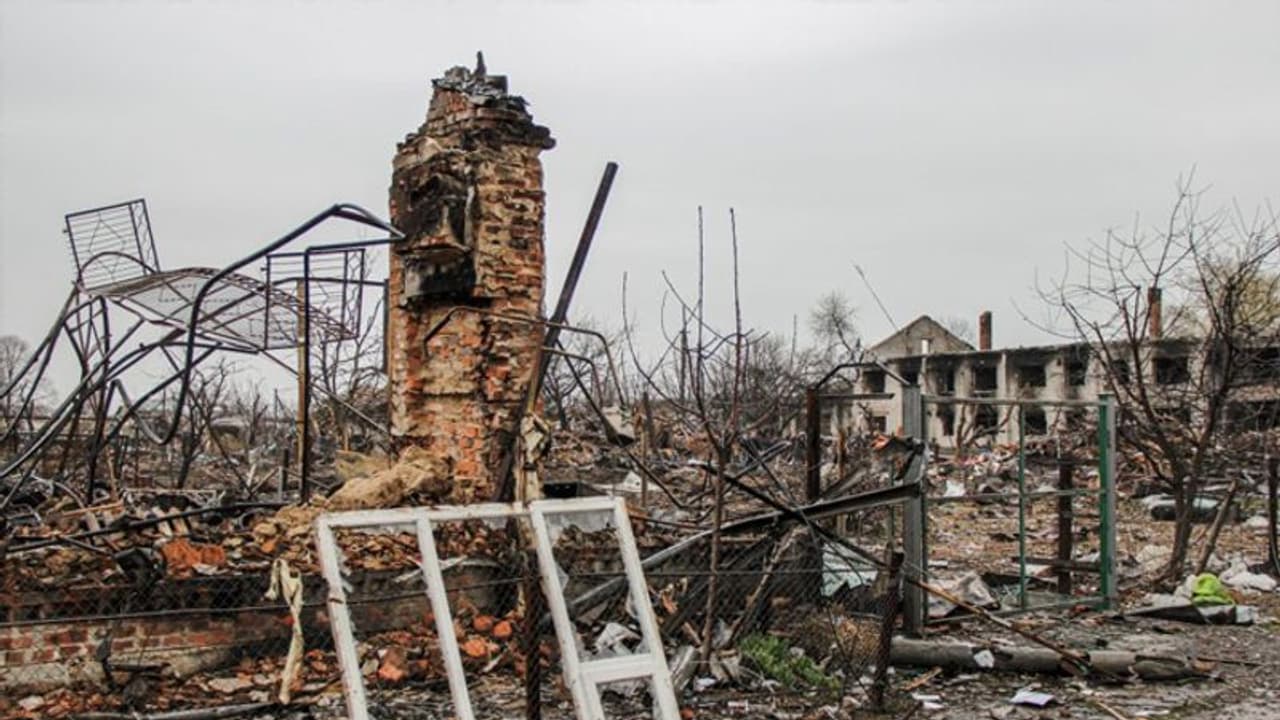 हजारों लोगों को कीड़े मकोड़ों की तरह मारने वाला जब कोर्ट पहुंचा तो लगा गिड़गिड़ाने, जज साहब मुझे माफी दे दीजिए हजारों लोगों को कीड़े मकोड़ों की तरह मारने वाला जब कोर्ट पहुंचा तो लगा गिड़गिड़ाने, जज साहब मुझे माफी दे दीजिए