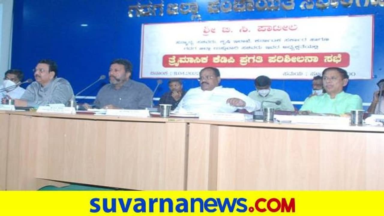 Gadag: ಸಚಿವ ಶಾಸಕರ ಗುದ್ದಾಟ: ಮರಳು ದಂಧೆ ಹಿಡಿತಕ್ಕಾಗಿ ನಡೀತಾ ಜಟಾಪಟಿ? Gadag: ಸಚಿವ ಶಾಸಕರ ಗುದ್ದಾಟ: ಮರಳು ದಂಧೆ ಹಿಡಿತಕ್ಕಾಗಿ ನಡೀತಾ ಜಟಾಪಟಿ?