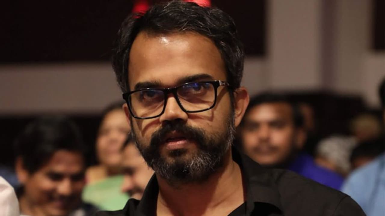 Prashanth Neel :షాక్ ...మందేసి స్టోరీ రాస్తానంటున్న ‘కేజీఎఫ్’ డైరెక్టర్ Prashanth Neel :షాక్ ...మందేసి స్టోరీ రాస్తానంటున్న ‘కేజీఎఫ్’ డైరెక్టర్