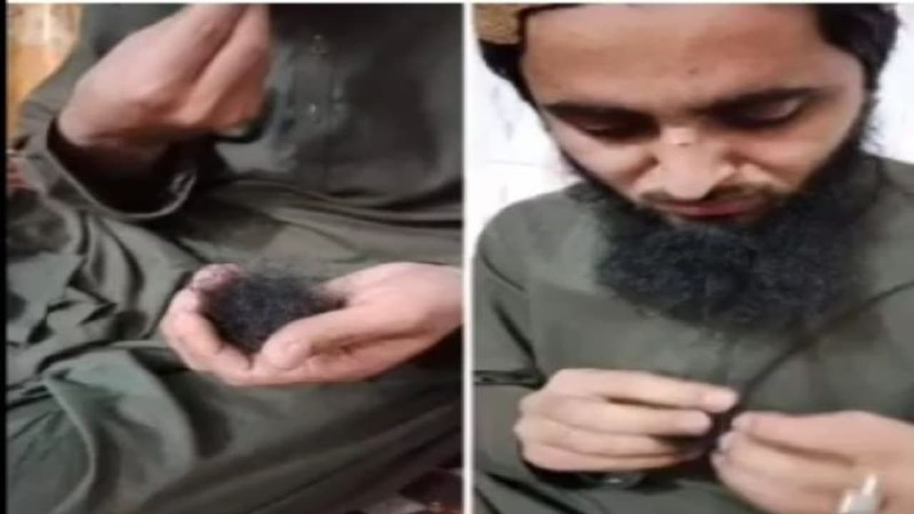 पूरे पाकिस्तान में सड़क पर उतरे इमरान समर्थक, Video में देखें मस्जिद में घुसकर मौलवी को पीटा, दाढ़ी भी नोच ली! पूरे पाकिस्तान में सड़क पर उतरे इमरान समर्थक, Video में देखें मस्जिद में घुसकर मौलवी को पीटा, दाढ़ी भी नोच ली!