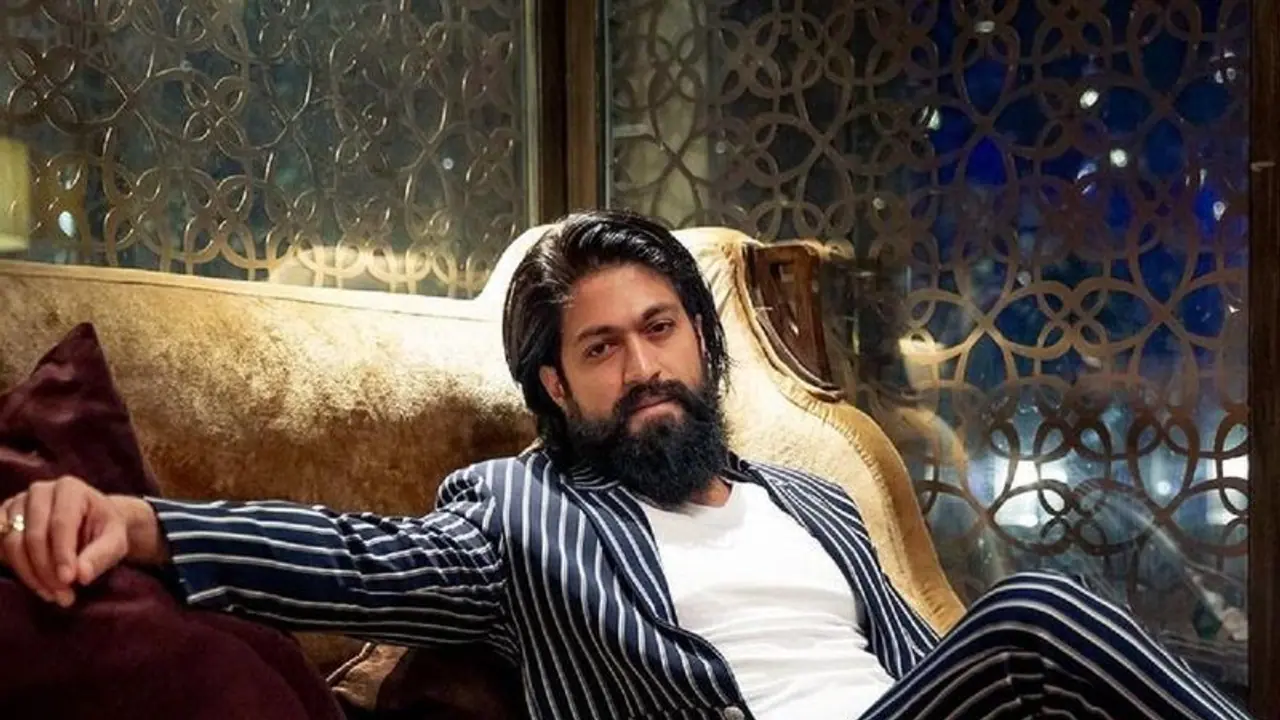 কেজিএফ এর যশের সঙ্গে জুটি বাঁধছেন পূজা হেগরে, খুব শিগগিরই দেখা যাবে তাঁদের অনস্ক্রিন রোম্যান্স! কেজিএফ এর যশের সঙ্গে জুটি বাঁধছেন পূজা হেগরে, খুব শিগগিরই দেখা যাবে তাঁদের অনস্ক্রিন রোম্যান্স!