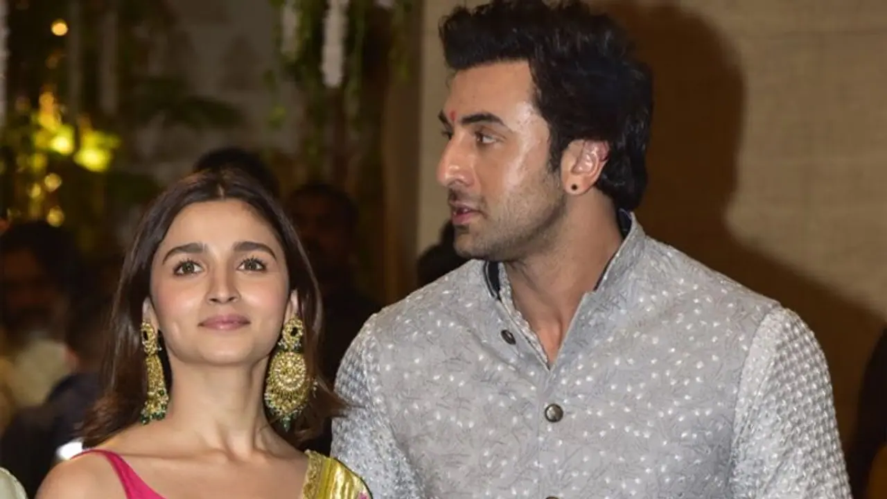 तो क्या पोस्टपोन हो गई रणबीर कपूर आलिया भट्ट की शादी, सामने आ रही ये वजह, दुल्हन के भाई का खुलासा तो क्या पोस्टपोन हो गई रणबीर कपूर आलिया भट्ट की शादी, सामने आ रही ये वजह, दुल्हन के भाई का खुलासा