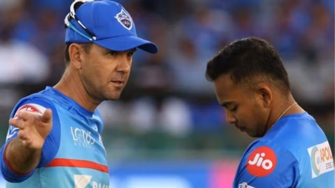 IPL 2022 ಡೆಲ್ಲಿ ಕ್ಯಾಪಿಟಲ್ಸ್ ತಂಡದಲ್ಲಿ ಮತ್ತೊಂದು ಕೊರೋನಾ ಕೇಸ್, ಕೋಚ್ ರಿಕಿ ಪಾಂಟಿಂಗ್ ಕ್ವಾರಂಟೈನ್! IPL 2022 ಡೆಲ್ಲಿ ಕ್ಯಾಪಿಟಲ್ಸ್ ತಂಡದಲ್ಲಿ ಮತ್ತೊಂದು ಕೊರೋನಾ ಕೇಸ್, ಕೋಚ್ ರಿಕಿ ಪಾಂಟಿಂಗ್ ಕ್ವಾರಂಟೈನ್!