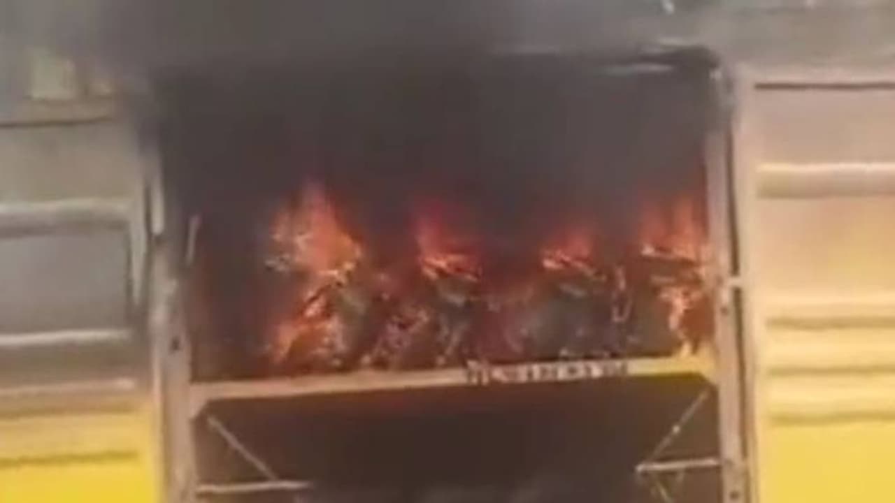 ఎలక్ట్రిక్ వెహికల్స్‌కు మంటలపై కేంద్రమంత్రి నితిన్ గడ్కరీ రియాక్షన్.. ‘భారీ మూల్యం చెల్లించాల్సి ఉంటుంది’